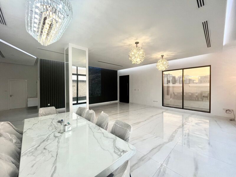 Unfurnished | Vacant | Amazing Modern 5 BR