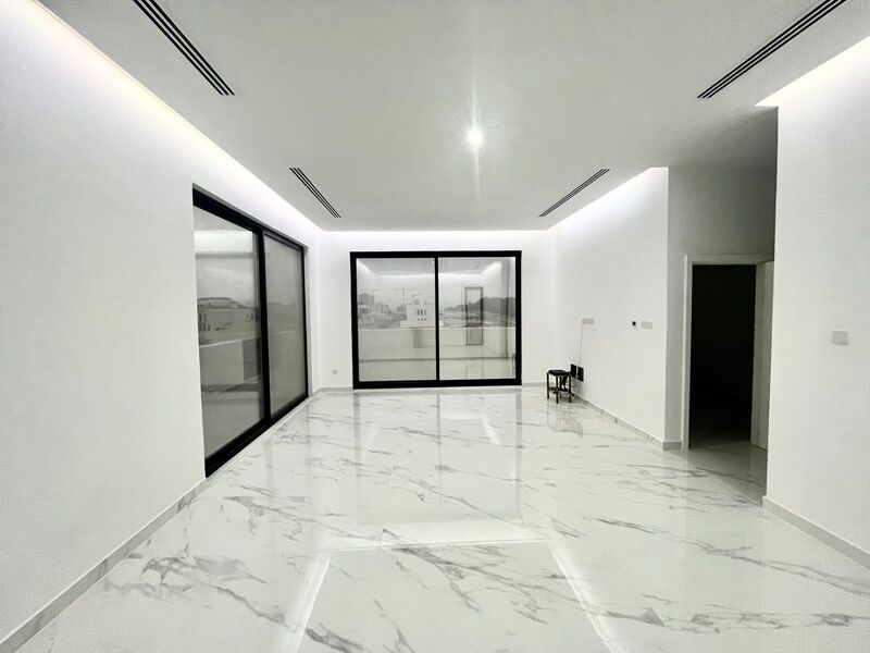 Unfurnished | Vacant | Amazing Modern 5 BR