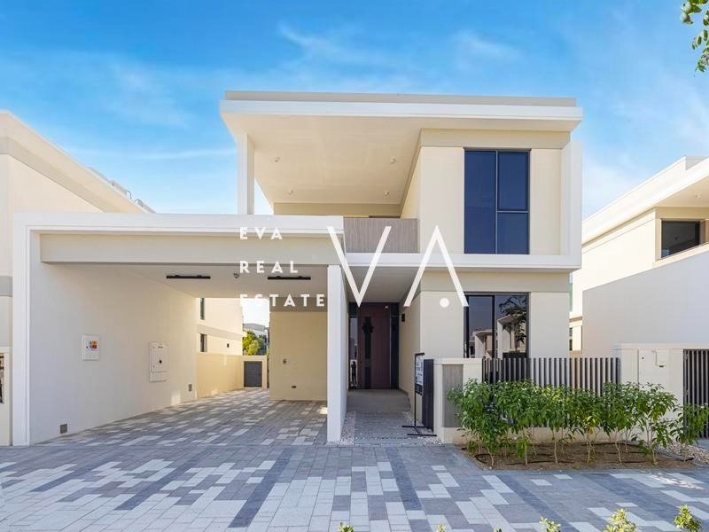 Luxurious 4BR+M | Upgraded | Single Row | Lagoon Facing