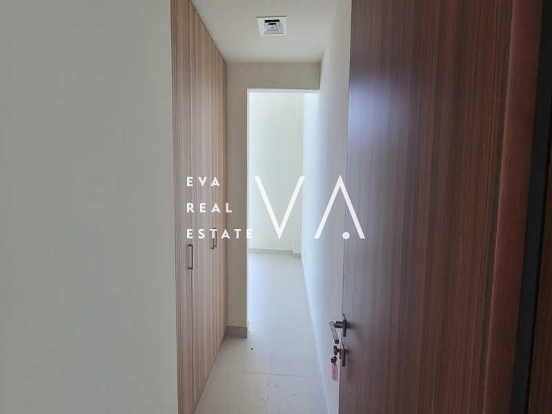 Corner Unit | Brand New 4 Bed Room | Vacant