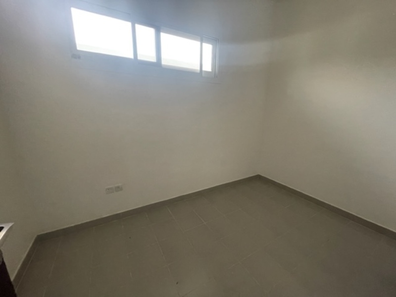 VACANT | MID CORNER UNIT | SINGLE ROW